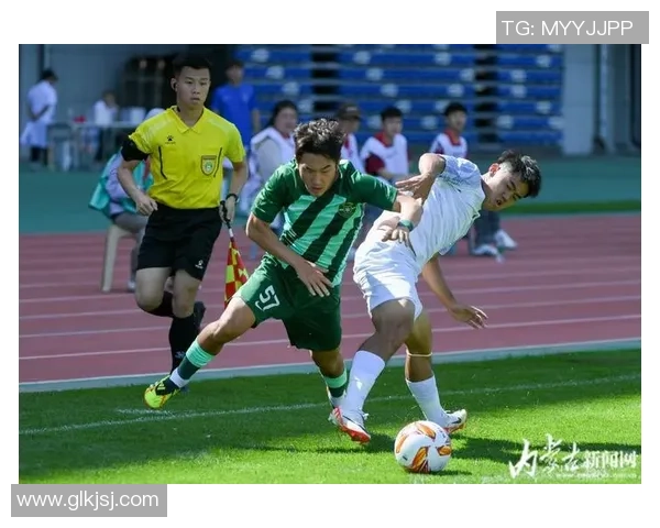 足球明星带球突破瞬间展现技巧与速度的完美结合