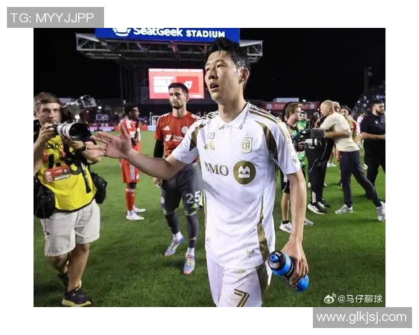 韩国酒吧内的足球明星究竟是谁引发了众多球迷的关注与热议